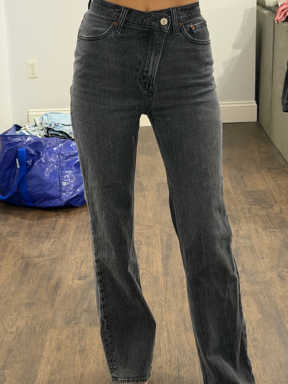 Abercrombie & Fitch High-Rise Straight Leg Jeans - Washed Black